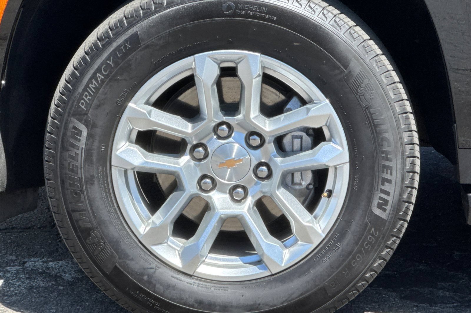 Used 2025 Chevrolet Suburban LT RWD image 44
