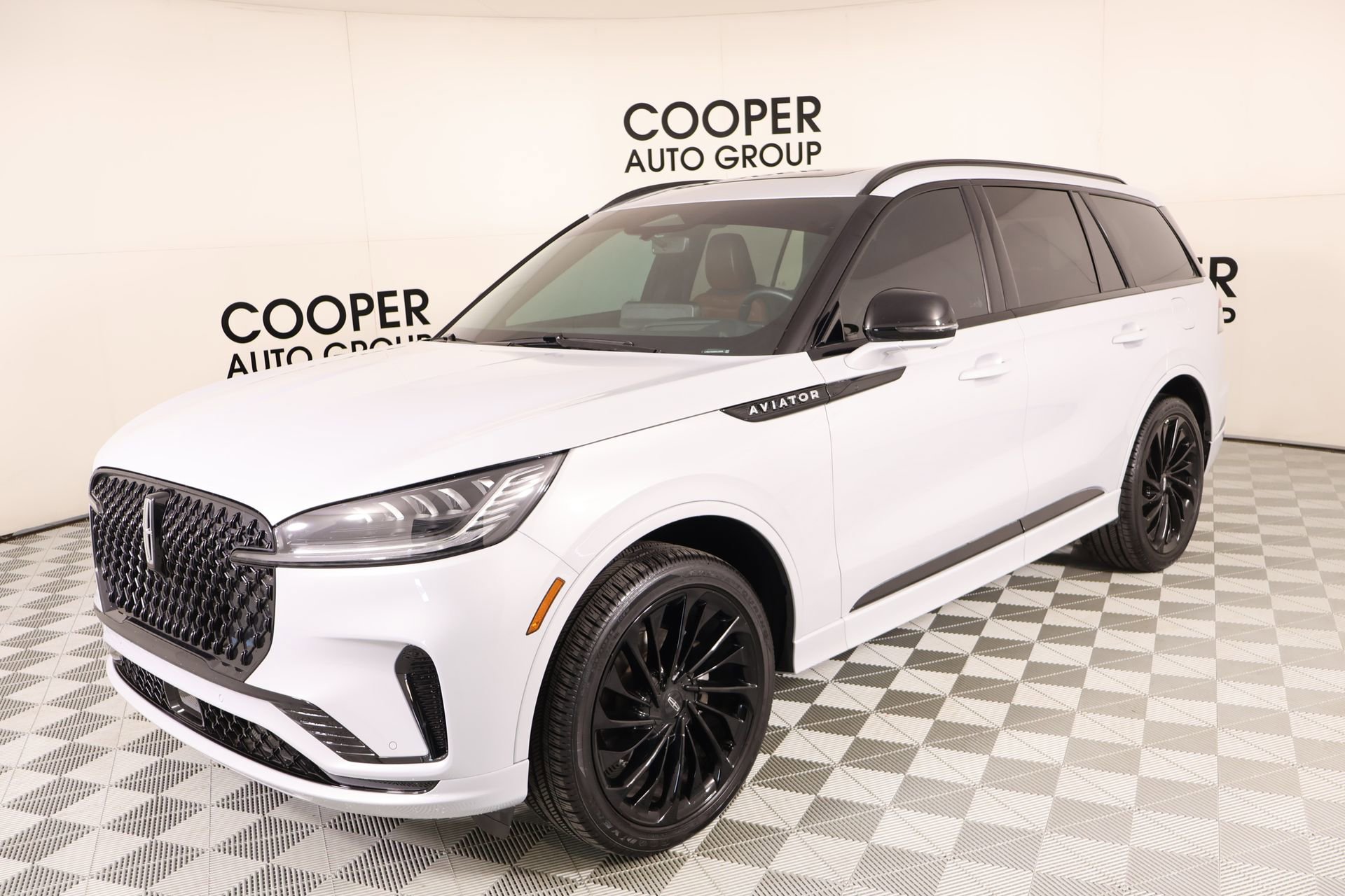 Used 2025 Lincoln Aviator Reserve w/ Jet Appearance Package AWD/4WD image 11