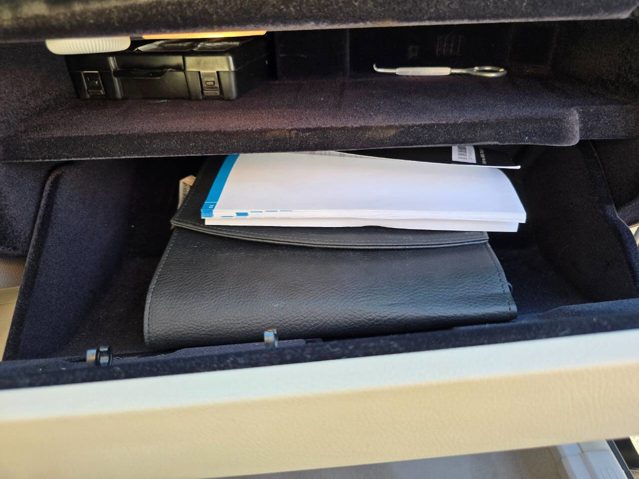 Used 2016 Mercedes-Benz E 250 4MATIC Sedan image 32