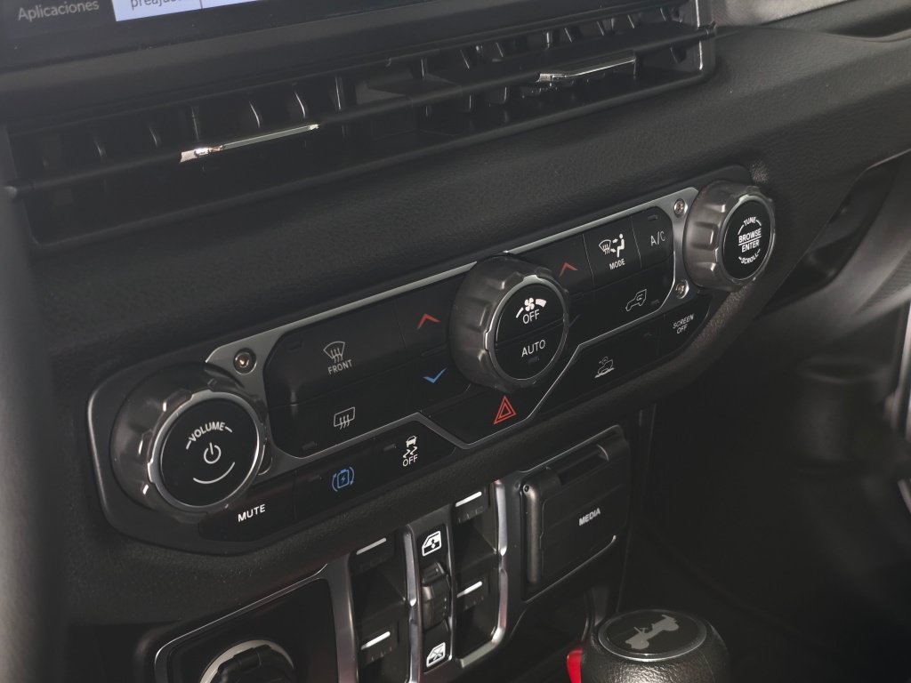 Used 2024 Jeep Wrangler Unlimited AWD/4WD image 18