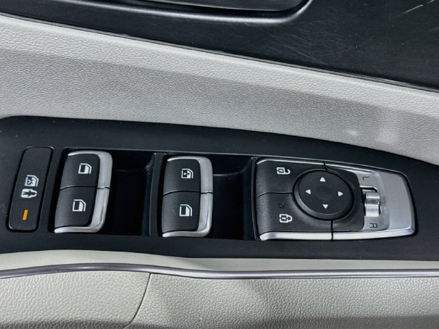 Certified 2021 Kia Sorento S FWD image 17