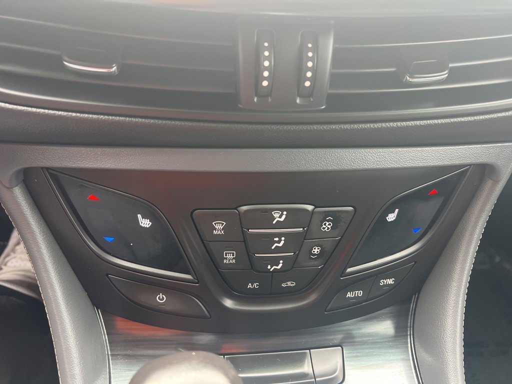 Used 2020 Buick Envision Essence image 18