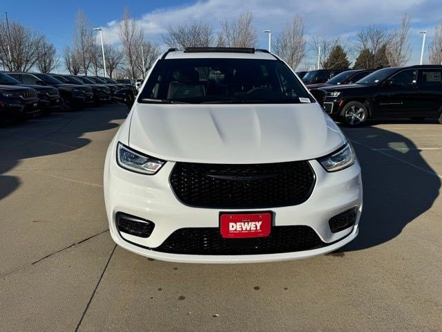 New 2026 Chrysler Pacifica Limited w/ S Appearance Package image 2