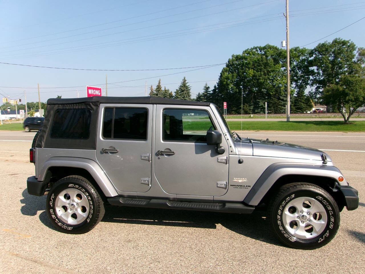 Used 2015 Jeep Wrangler Unlimited Sahara w/ Connectivity Group image 4