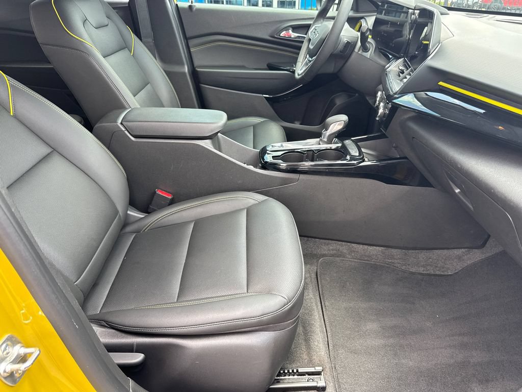 Used 2025 Chevrolet Trax ACTIV w/ Sunroof Package FWD image 14