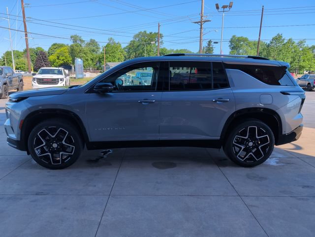 Used 2025 Chevrolet Traverse High Country w/ LPO, Floor Liner Package AWD/4WD image 5