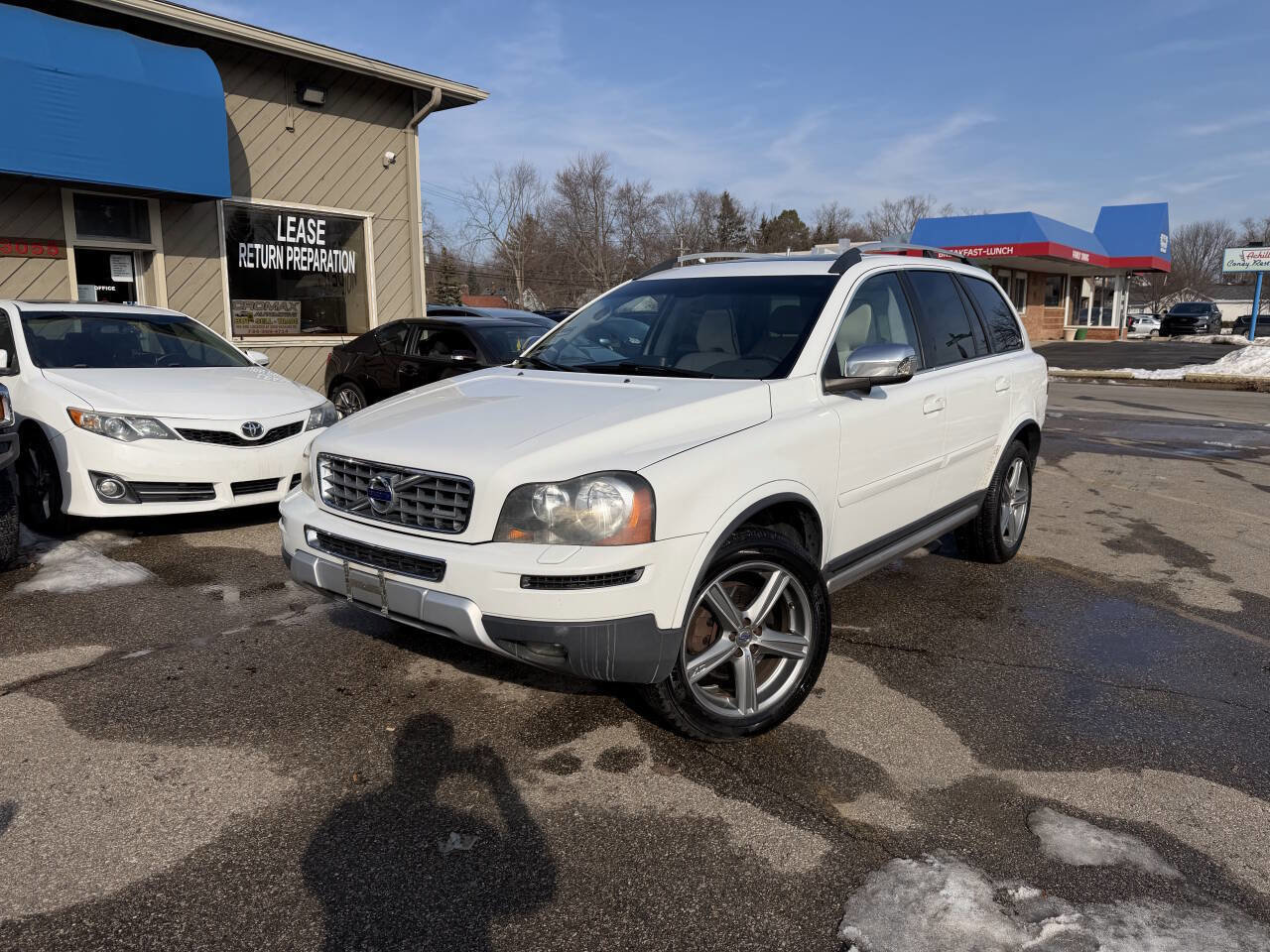 Used 2011 Volvo XC90 3.2 R-Design w/ Multimedia Pkg image 2