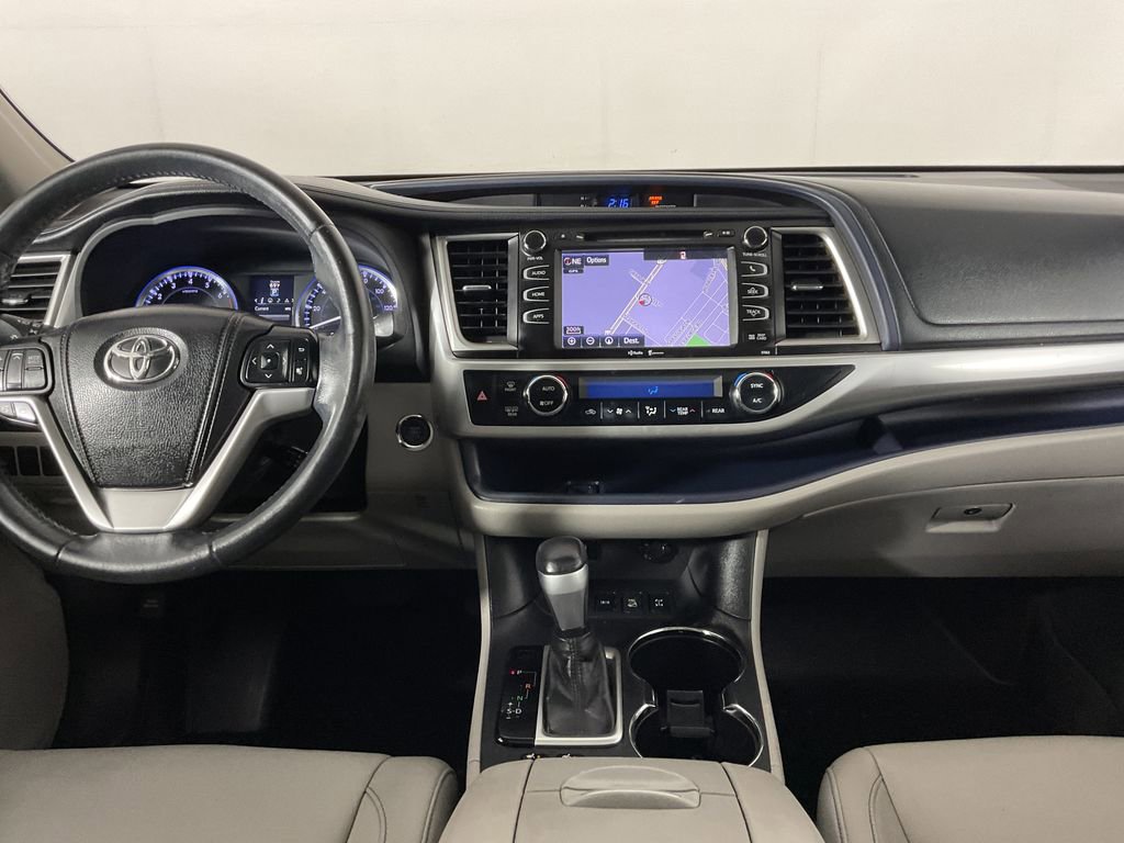 Used 2014 Toyota Highlander XLE image 17