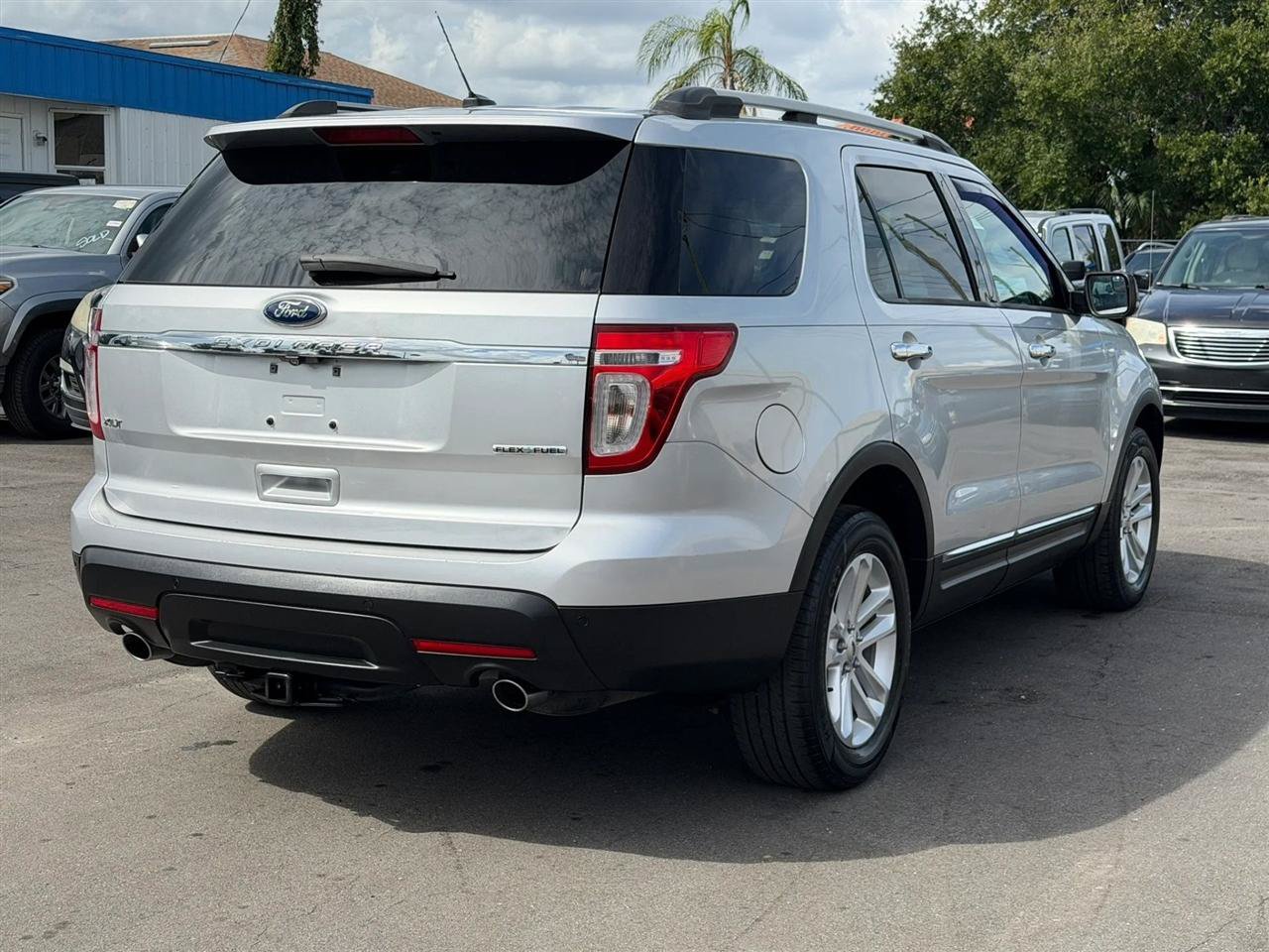 Used 2015 Ford Explorer XLT w/ Equipment Group 202B FWD image 8
