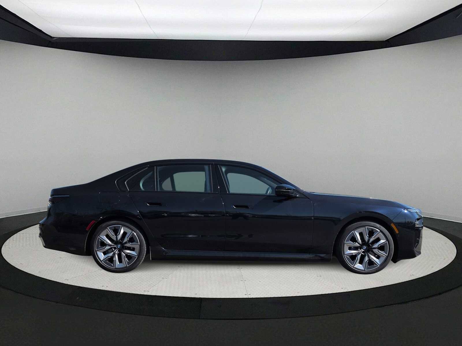 Certified 2024 BMW i7 M70 image 9
