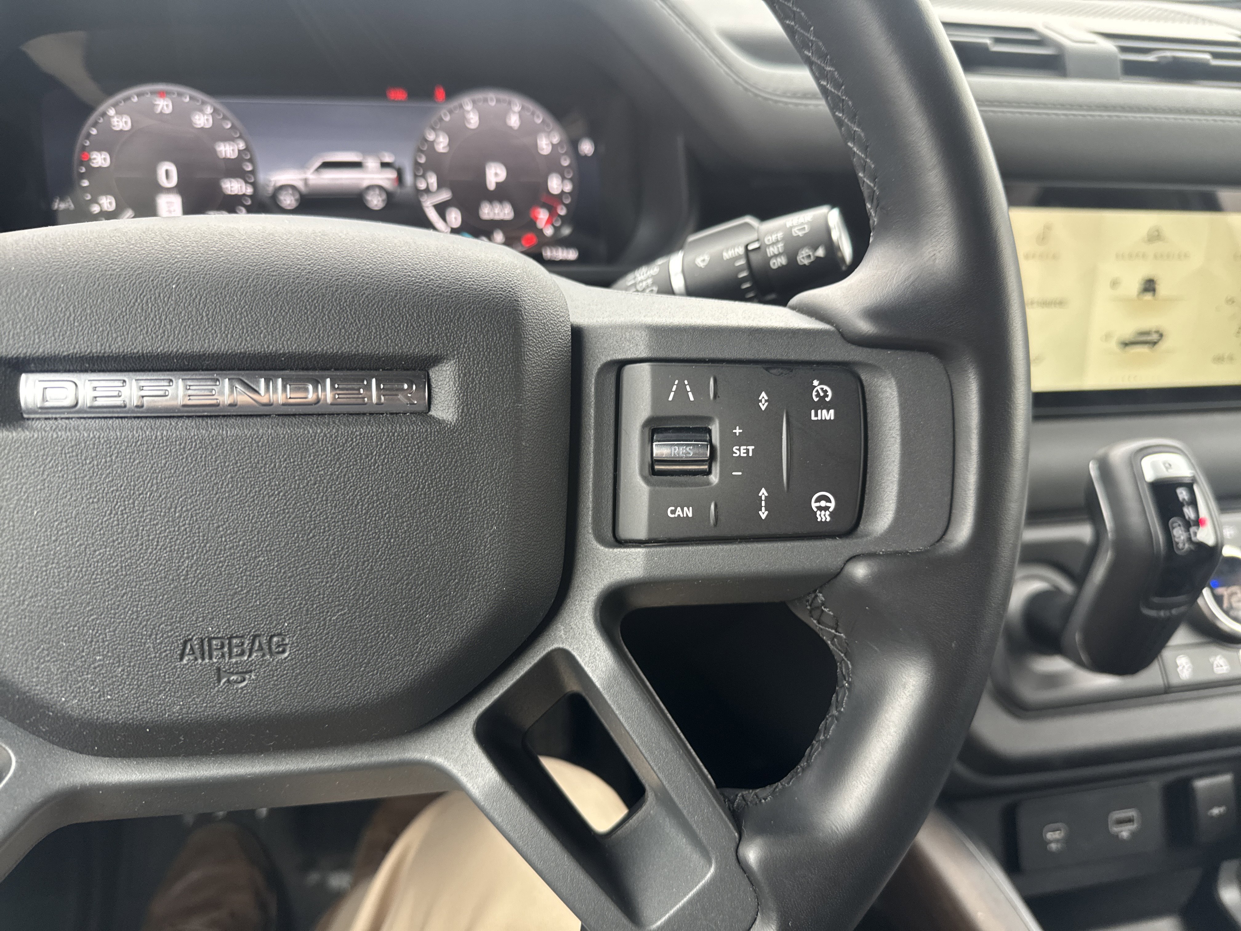 Used 2024 Land Rover Defender 110 X-Dynamic SE image 19