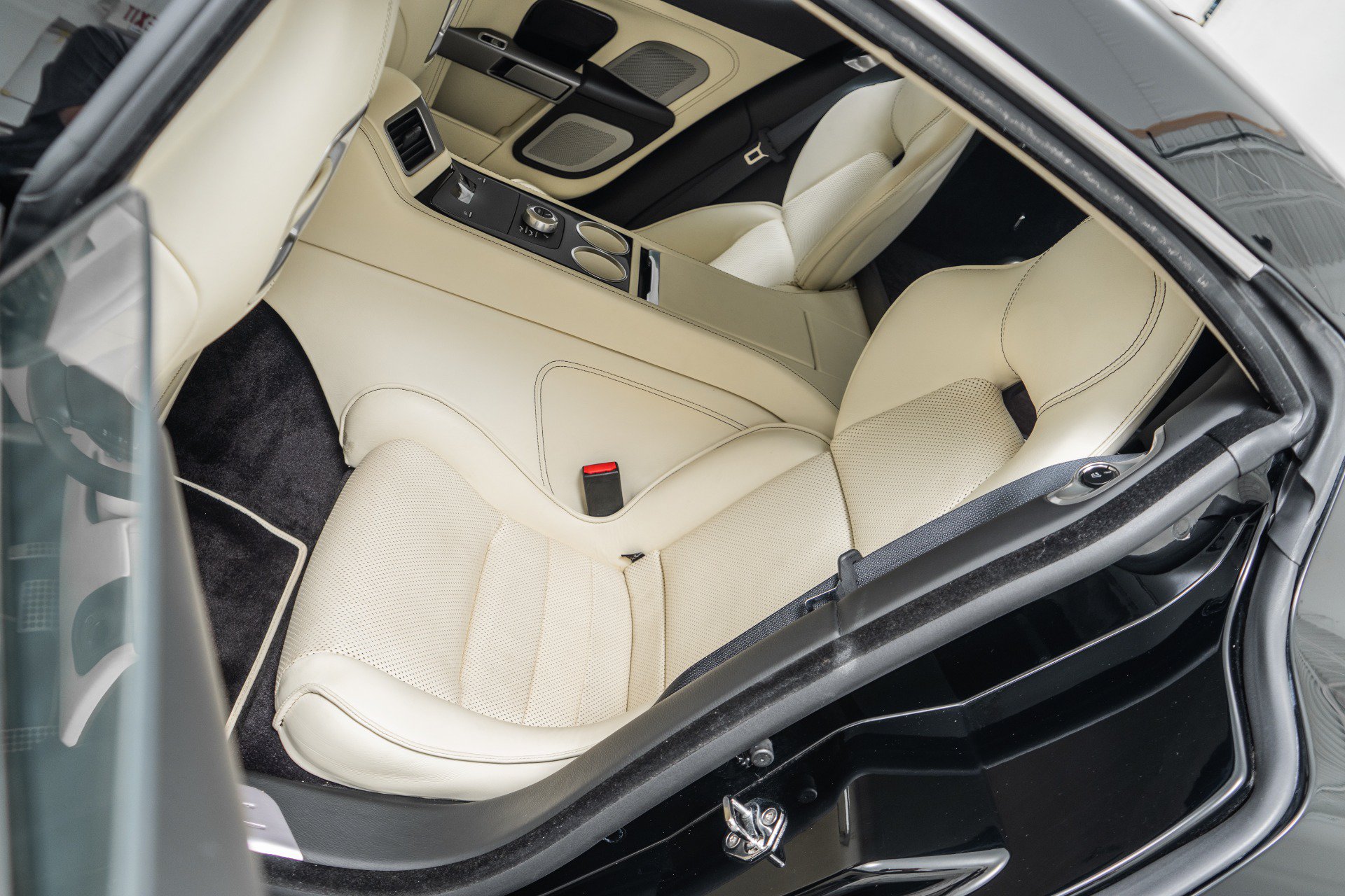Used 2012 Aston Martin Rapide RWD image 16