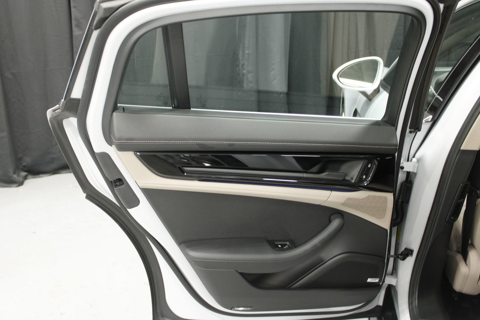 Used 2025 Porsche Panamera 4 image 25