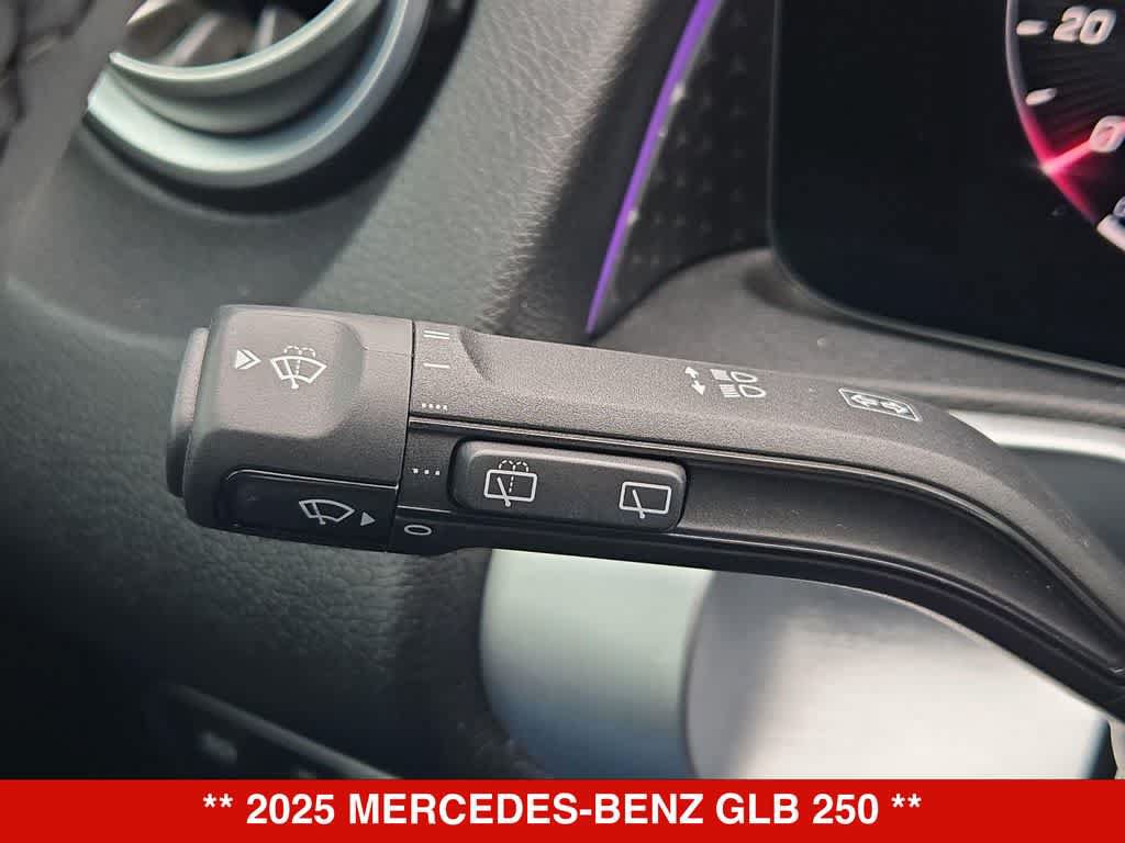 Used 2025 Mercedes-Benz GLB 250 image 25