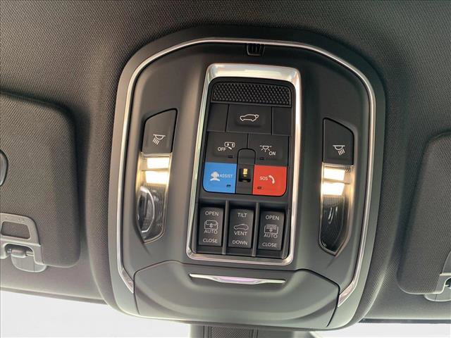 New 2025 Jeep Grand Cherokee Limited w/ Luxury Tech Group II image 17