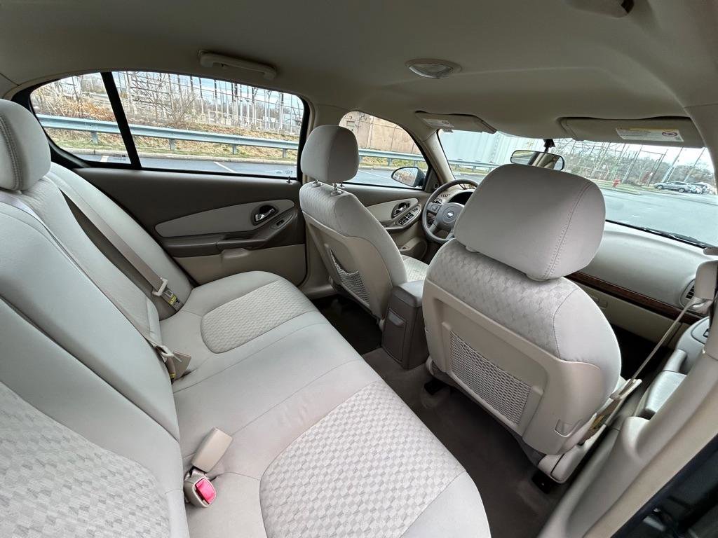 Used 2005 Chevrolet Malibu w/ Preferred Equipment Group image 46