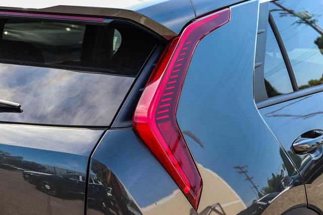 Certified 2025 Kia Niro EX FWD image 10