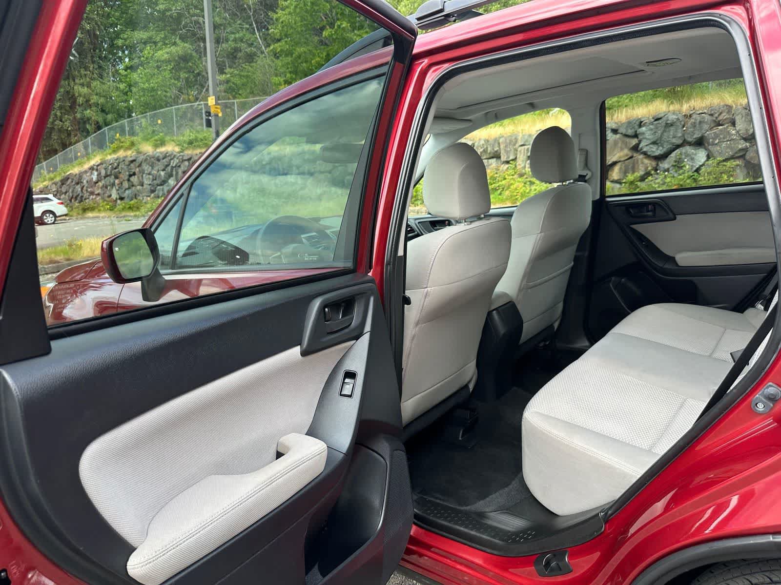 Used 2015 Subaru Forester 2.5i Premium w/ Popular Package #2 AWD/4WD image 10