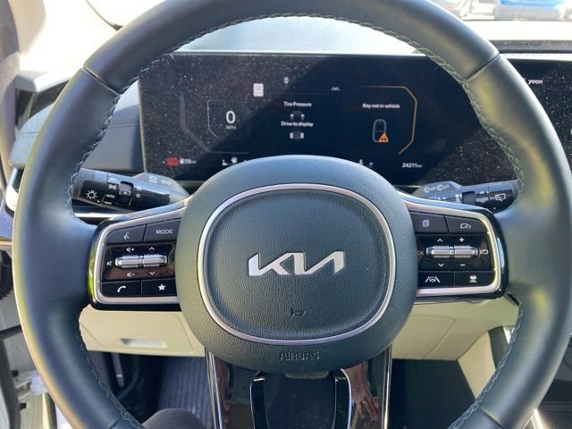 Used 2025 Kia Carnival SX Prestige FWD image 21