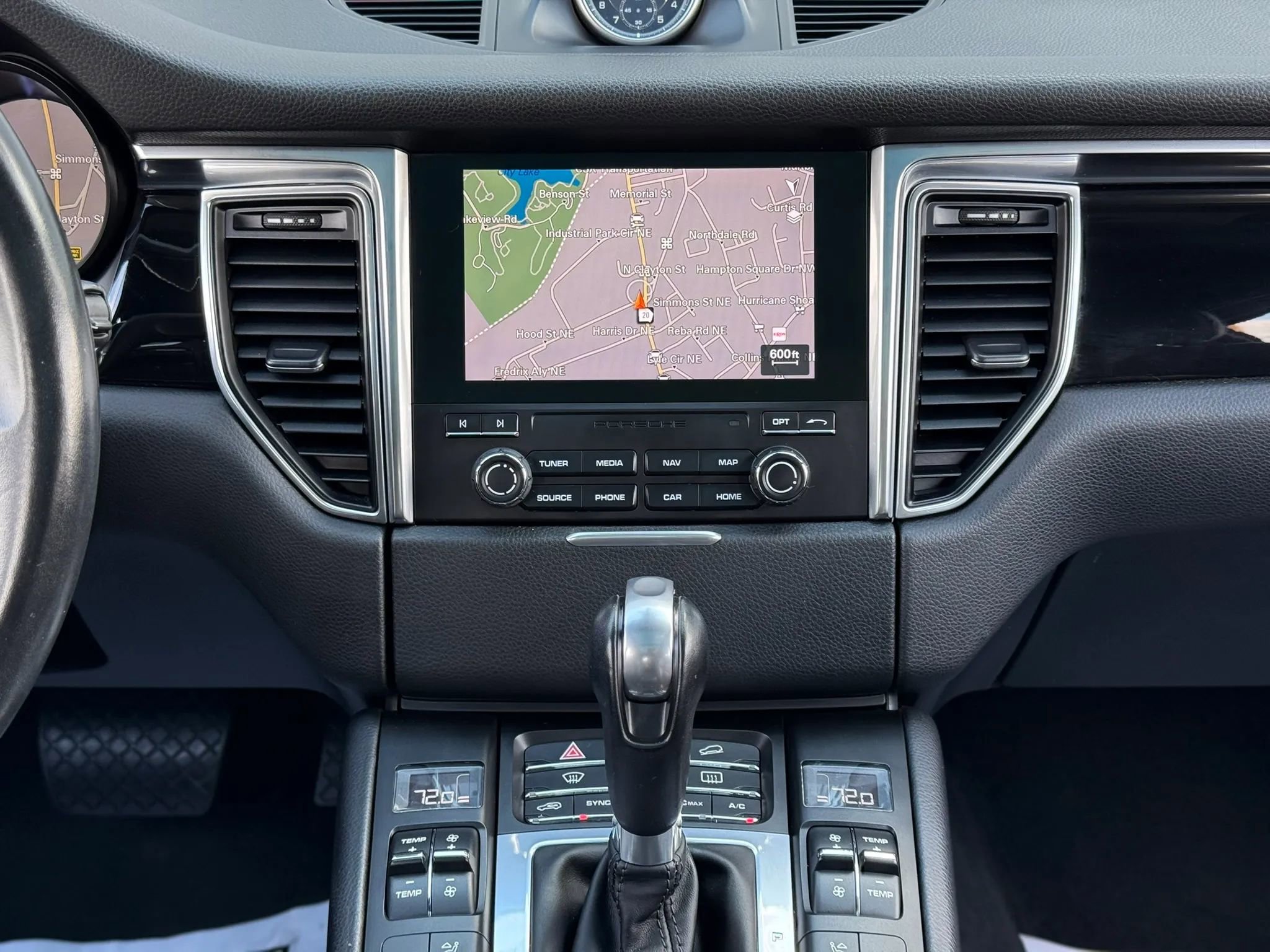 Used 2017 Porsche Macan AWD/4WD image 21