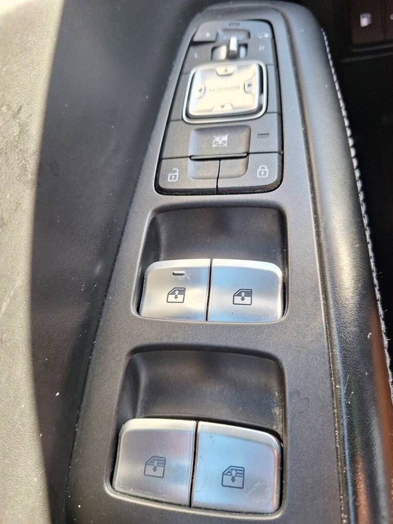 Used 2017 Genesis G90 3.3T Premium image 21