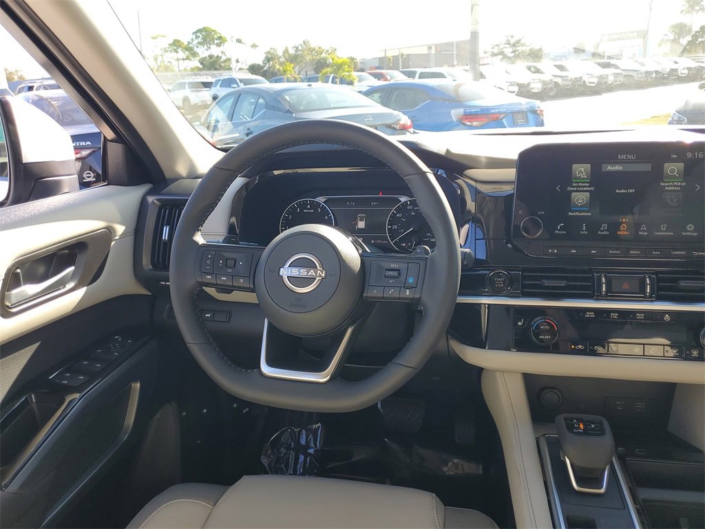 New 2025 Nissan Pathfinder SL image 8