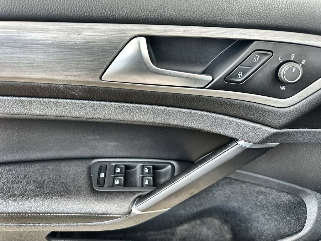 Used 2017 Volkswagen Golf Wolfsburg Edition FWD image 22