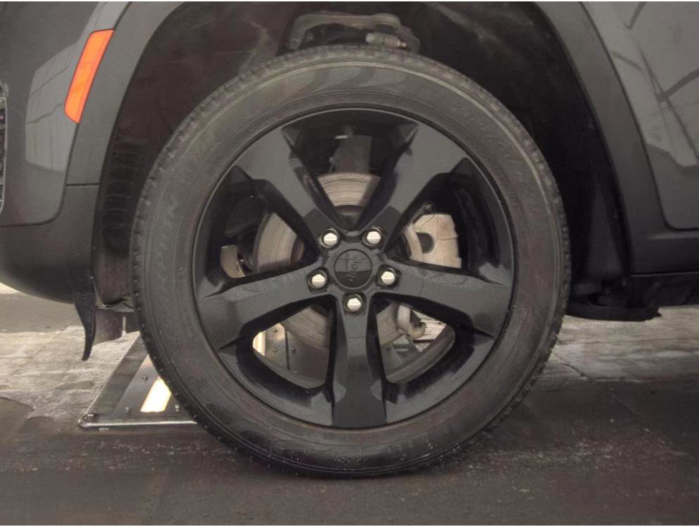 Used 2024 Jeep Grand Cherokee Limited w/ Black Appearance Package AWD/4WD image 7