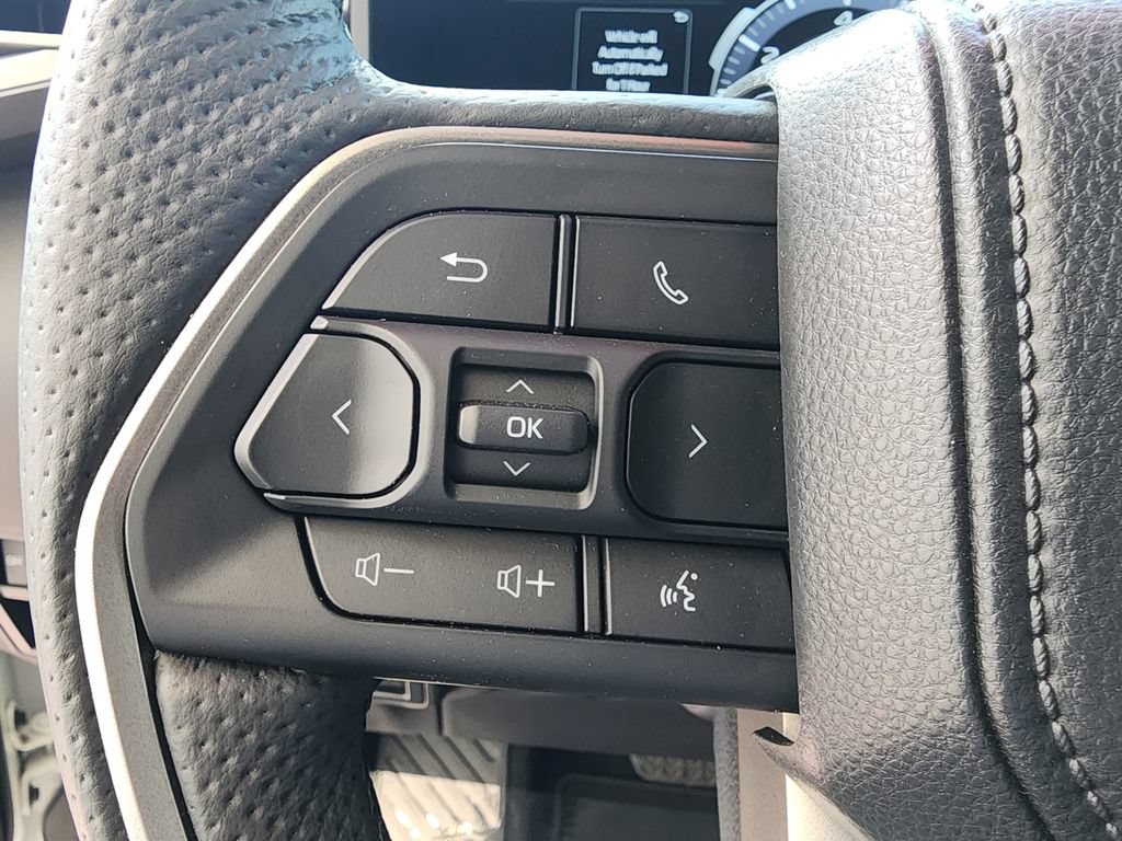 Used 2025 Toyota Tundra Limited AWD/4WD image 18