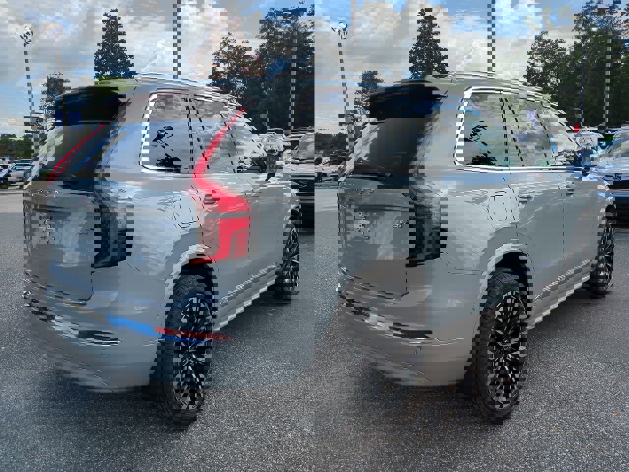 New 2026 Volvo XC90 B6 Plus w/ Protection Package Premier image 4