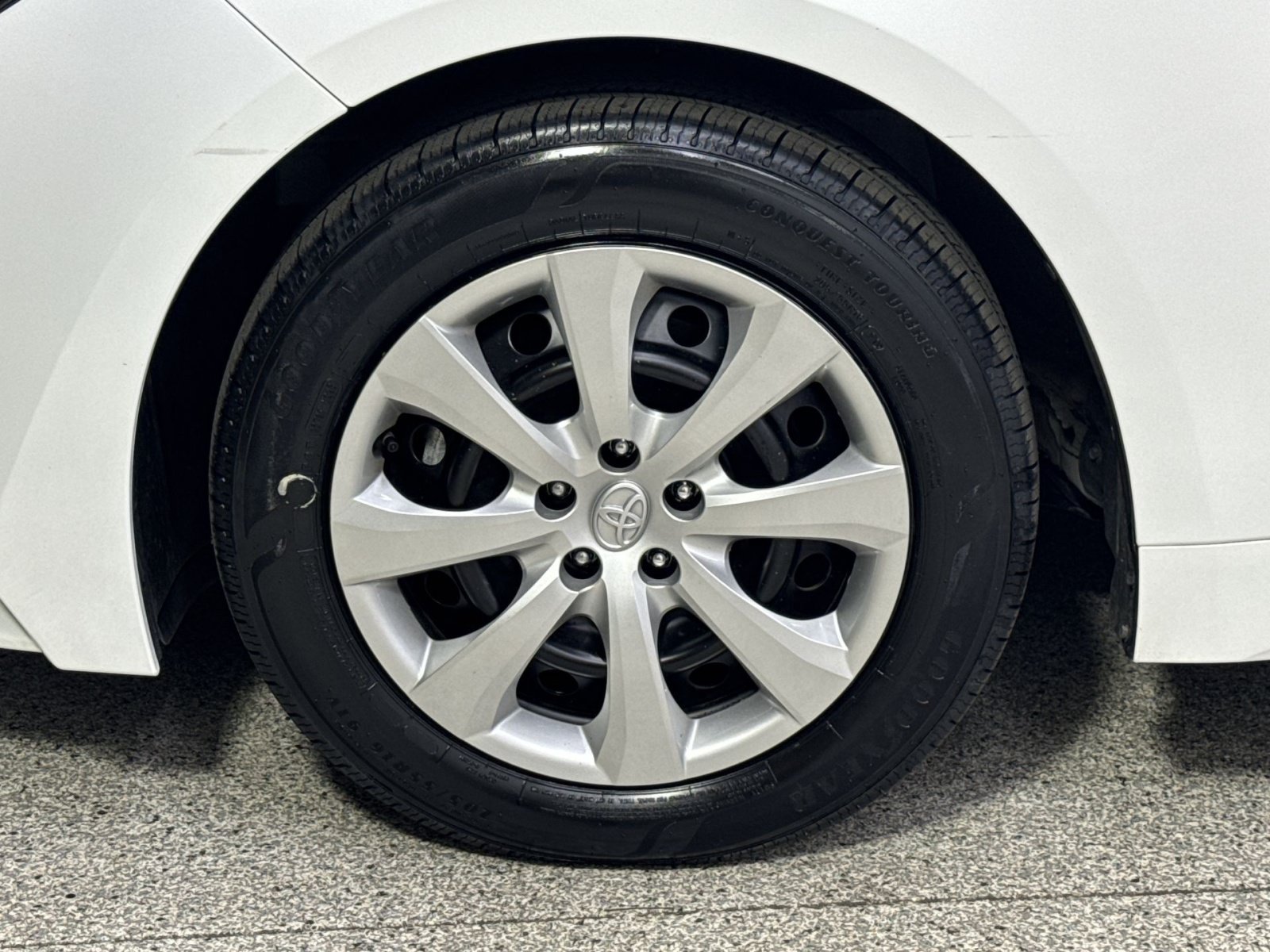 Used 2025 Toyota Corolla LE FWD image 24