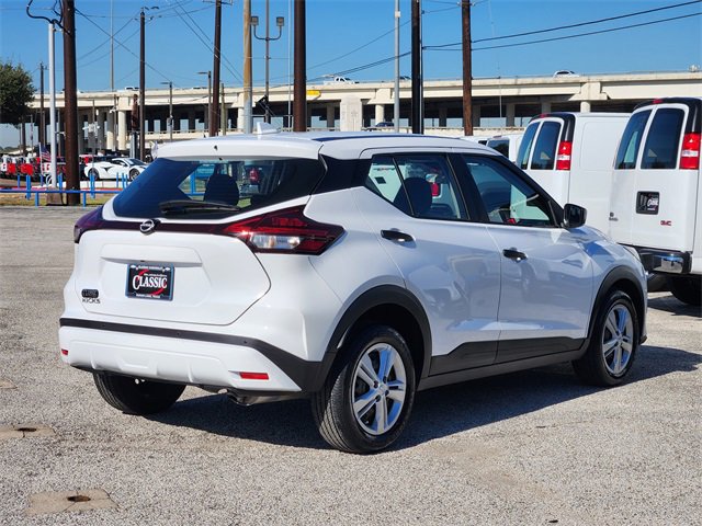 Used 2022 Nissan Kicks S image 7