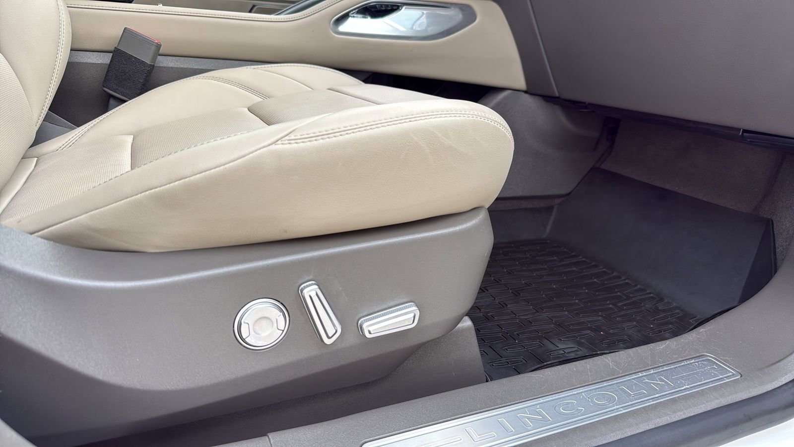 Certified 2024 Lincoln Nautilus Premier AWD/4WD image 24