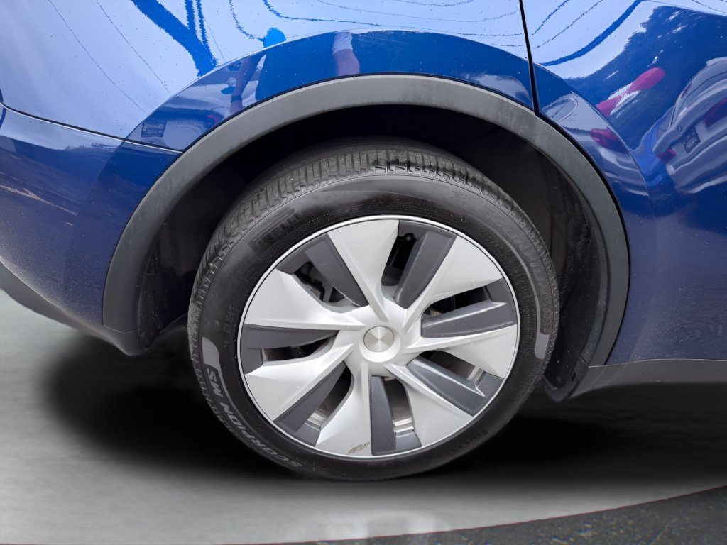 Used 2024 Tesla Model Y Long Range AWD/4WD image 11