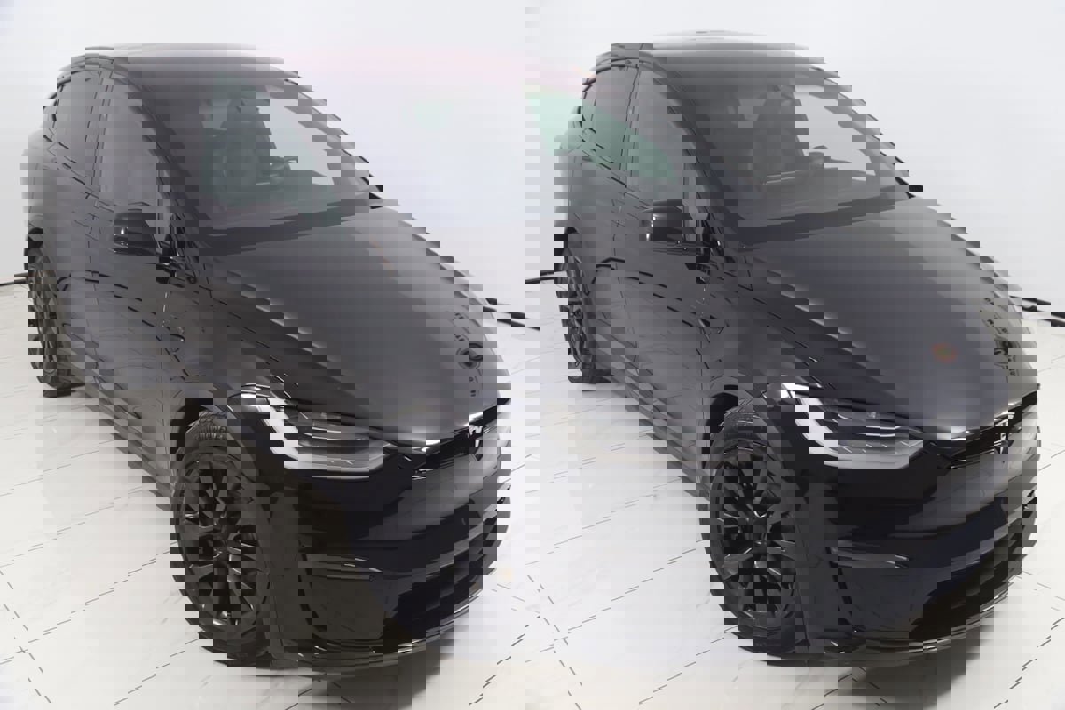 Used 2022 Tesla Model X image 23