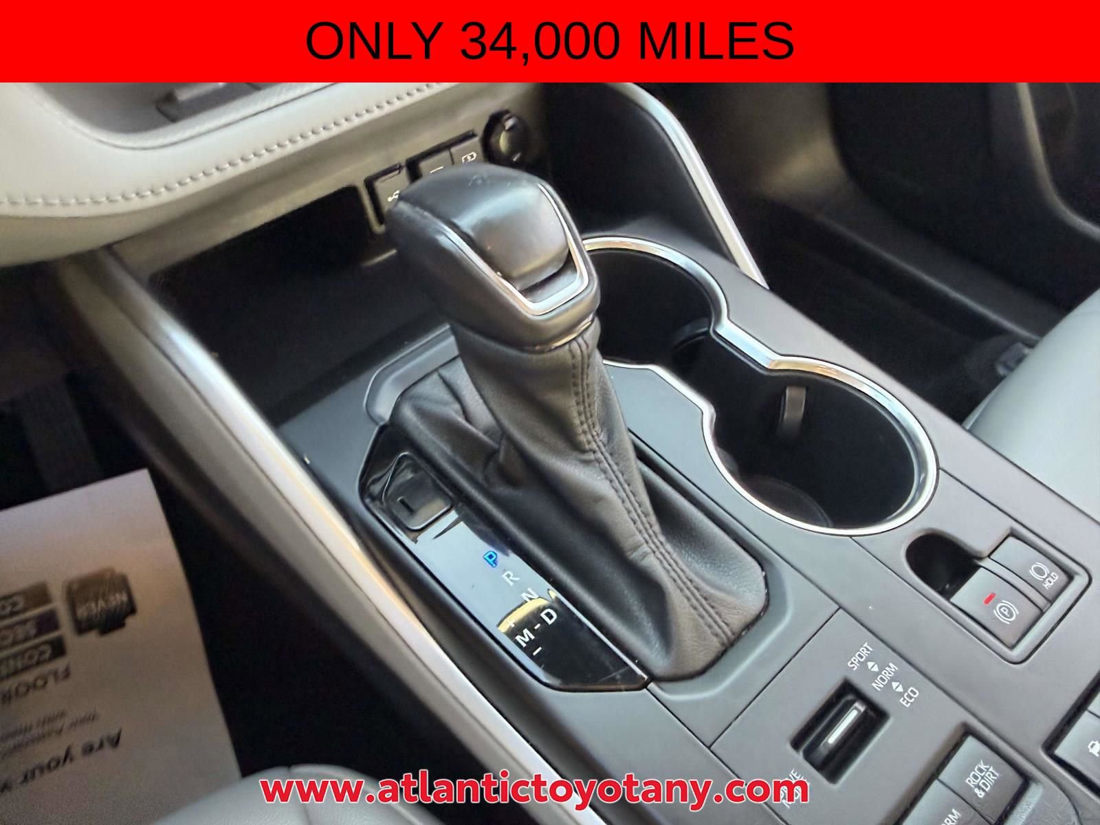 Used 2021 Toyota Highlander XLE AWD/4WD image 25