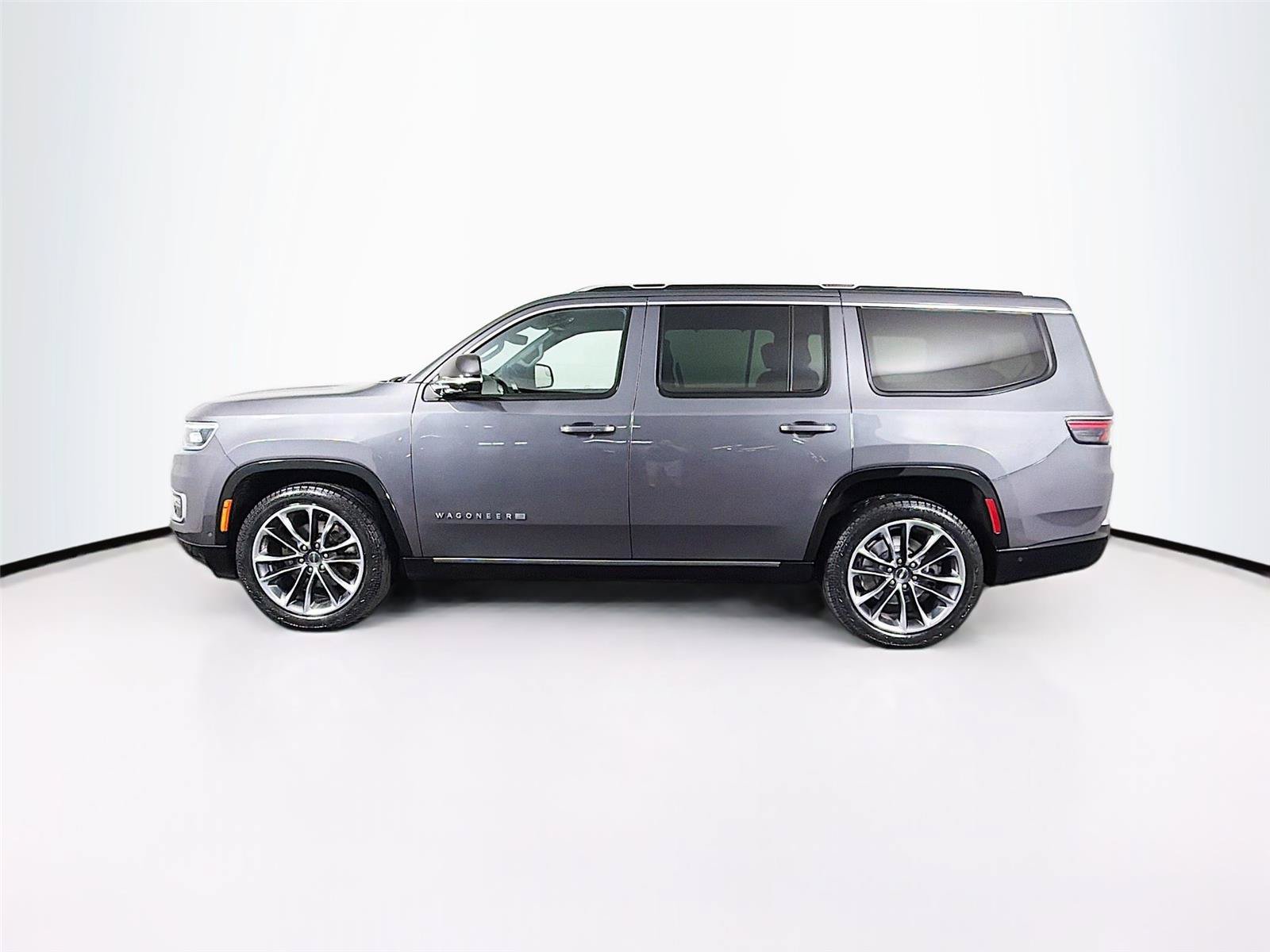 Used 2024 Jeep Wagoneer Series III w/ Premium Group I AWD/4WD image 8