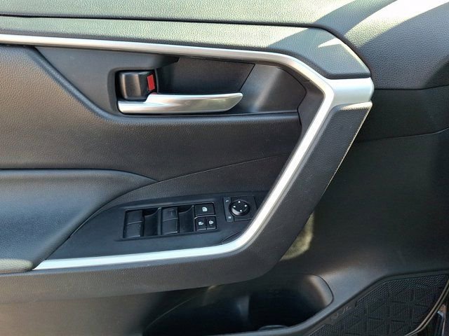 Used 2021 Toyota RAV4 XLE w/ Convenience Package image 16
