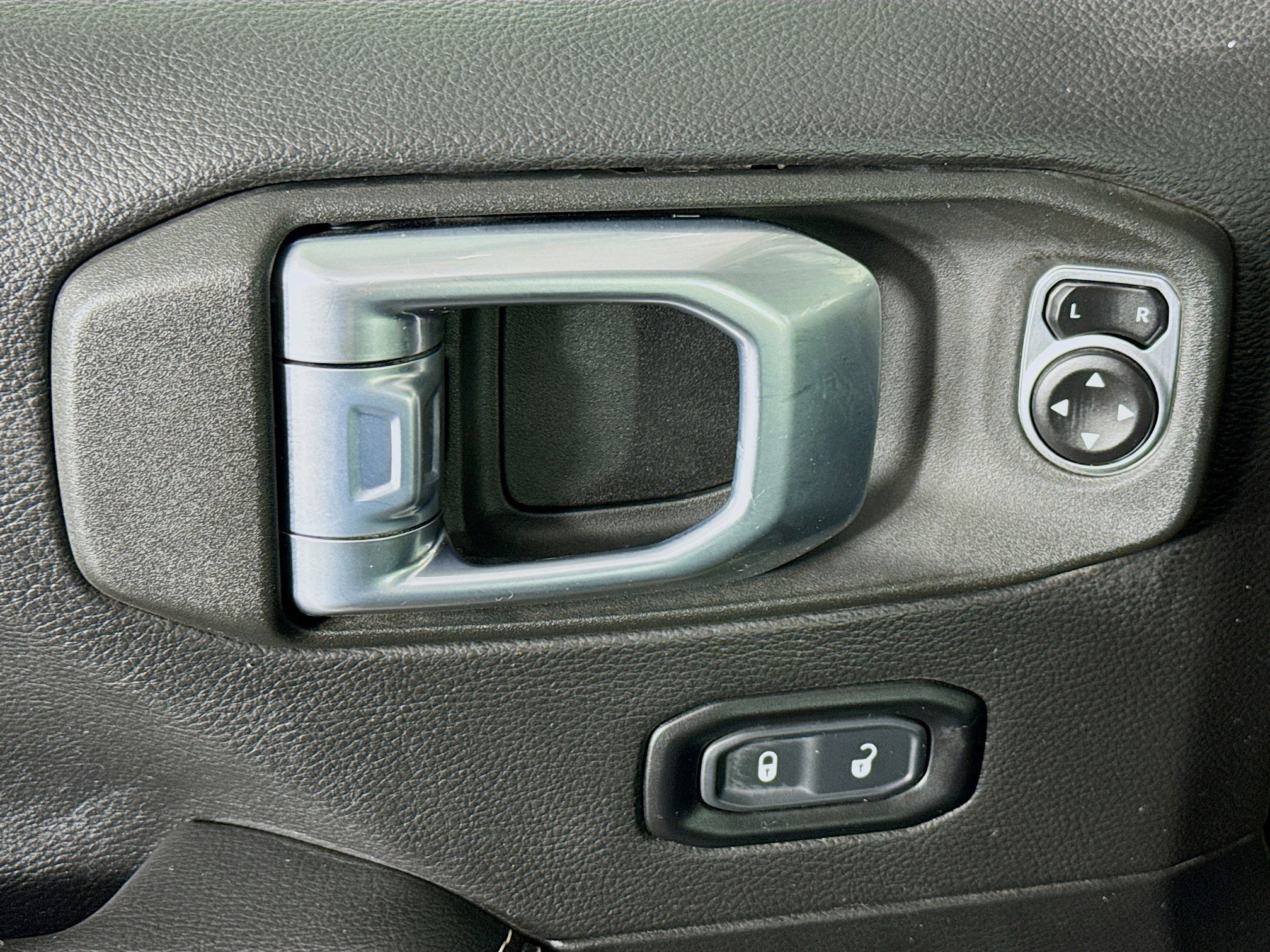 Used 2021 Jeep Wrangler Unlimited Sahara w/ Dual Top Group image 23