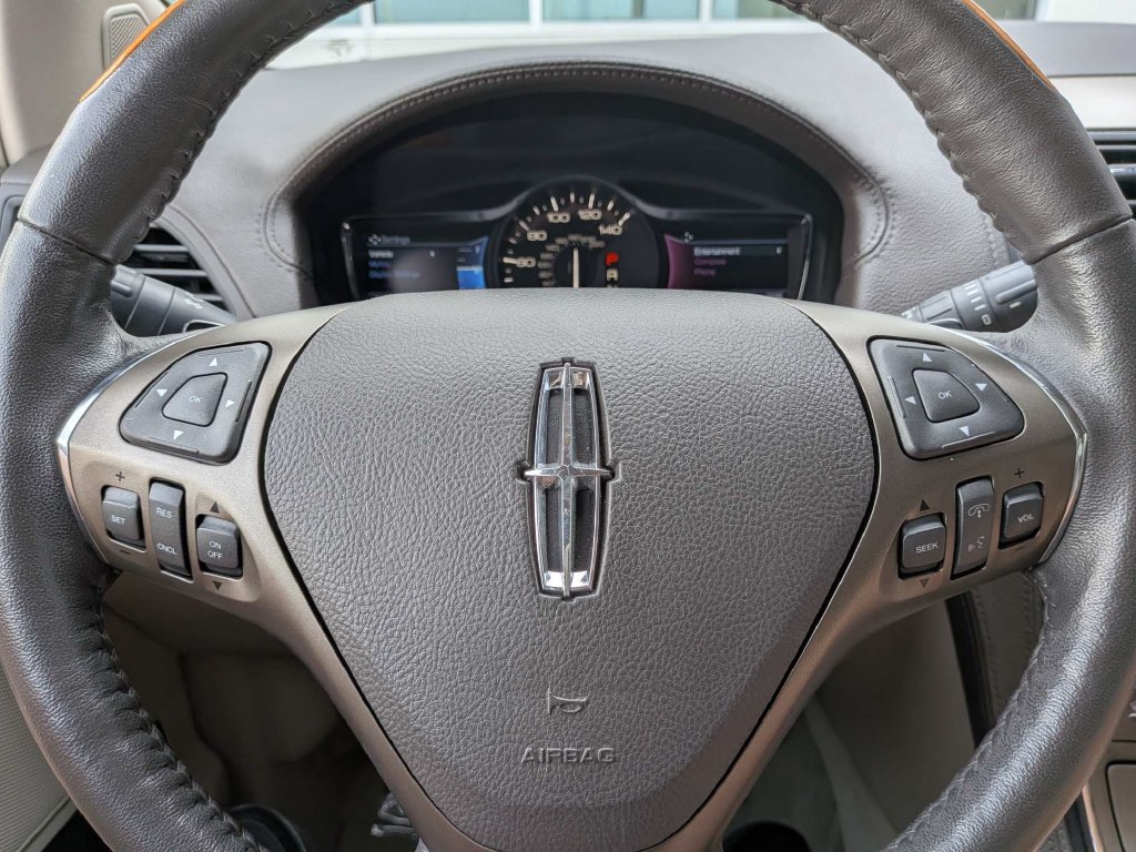 Used 2014 Lincoln MKX FWD w/ Walnut Swirl Wood Package image 24