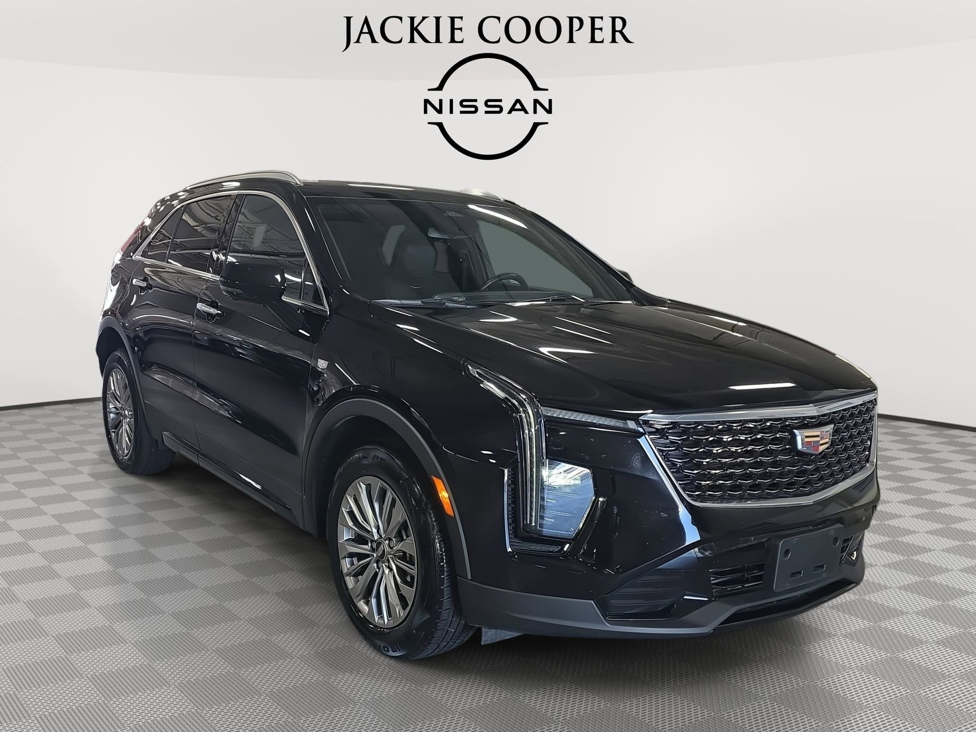 Used 2025 Cadillac XT4 Premium Luxury FWD image 3