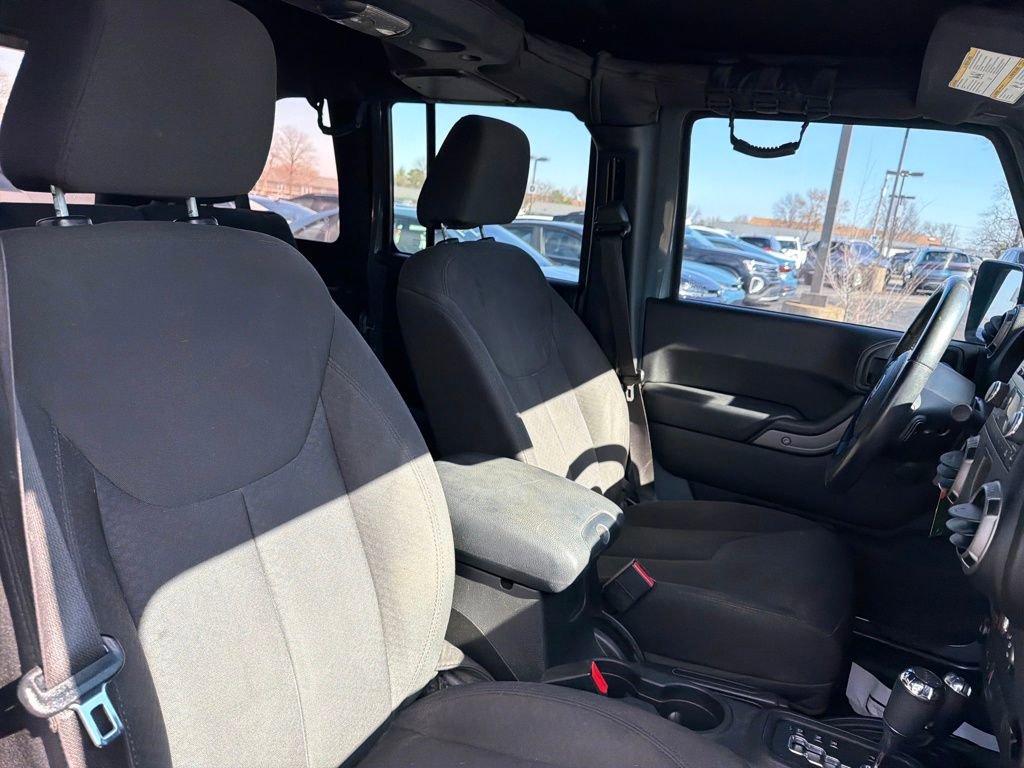 Used 2015 Jeep Wrangler Unlimited Sport w/ Connectivity Group image 31
