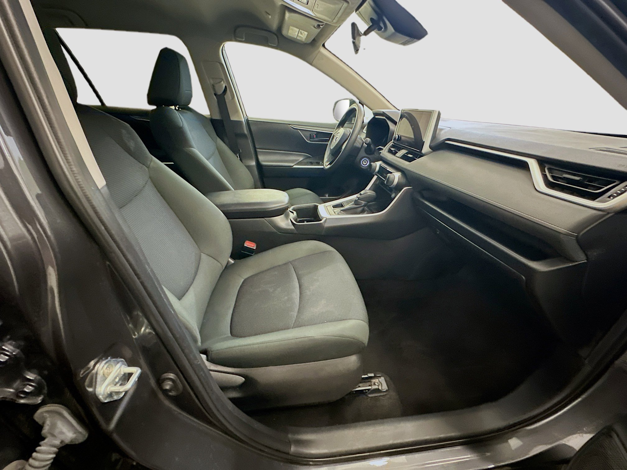 Used 2024 Toyota RAV4 LE image 31