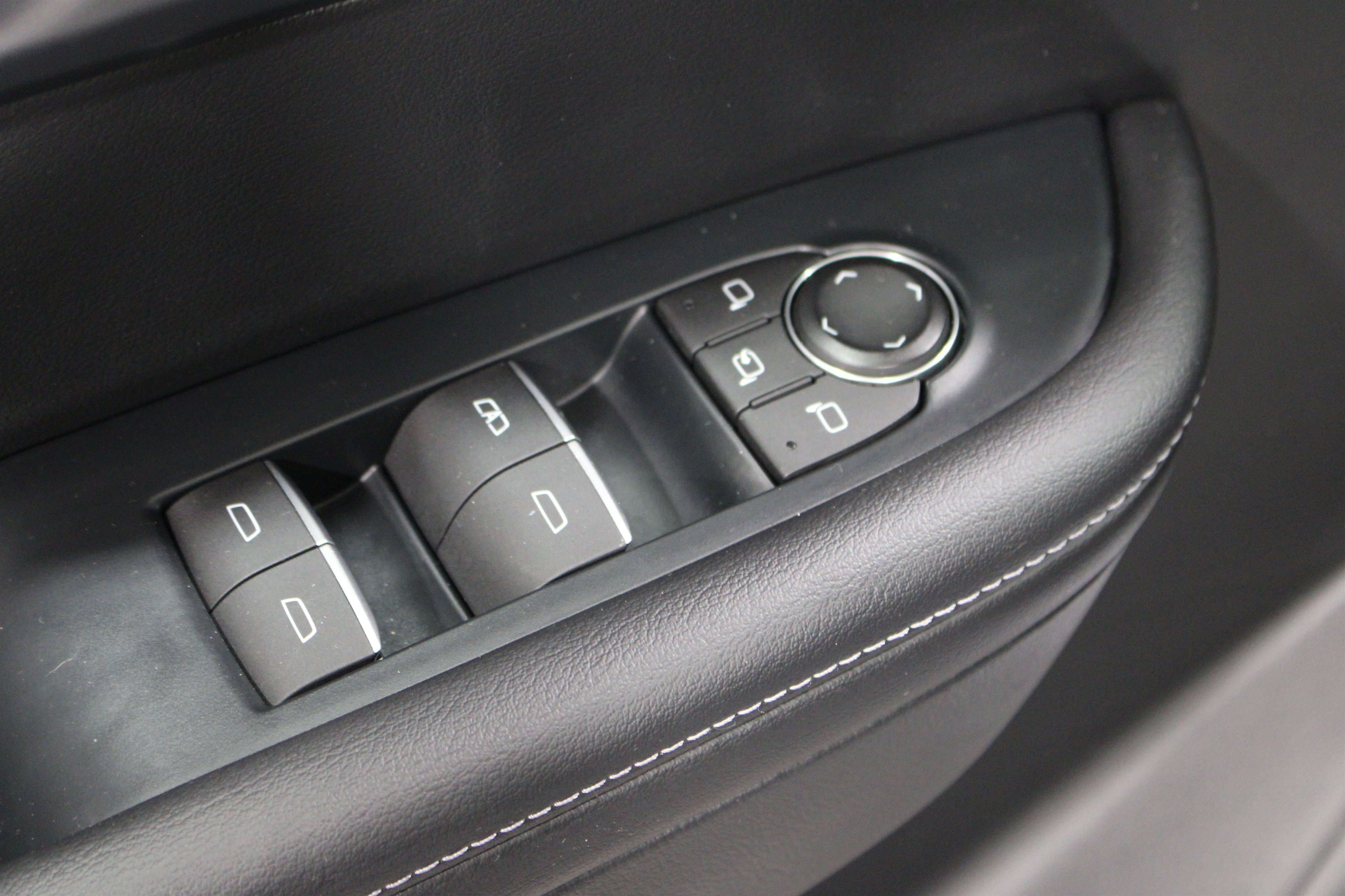 Used 2025 Buick Enclave Avenir AWD/4WD image 7