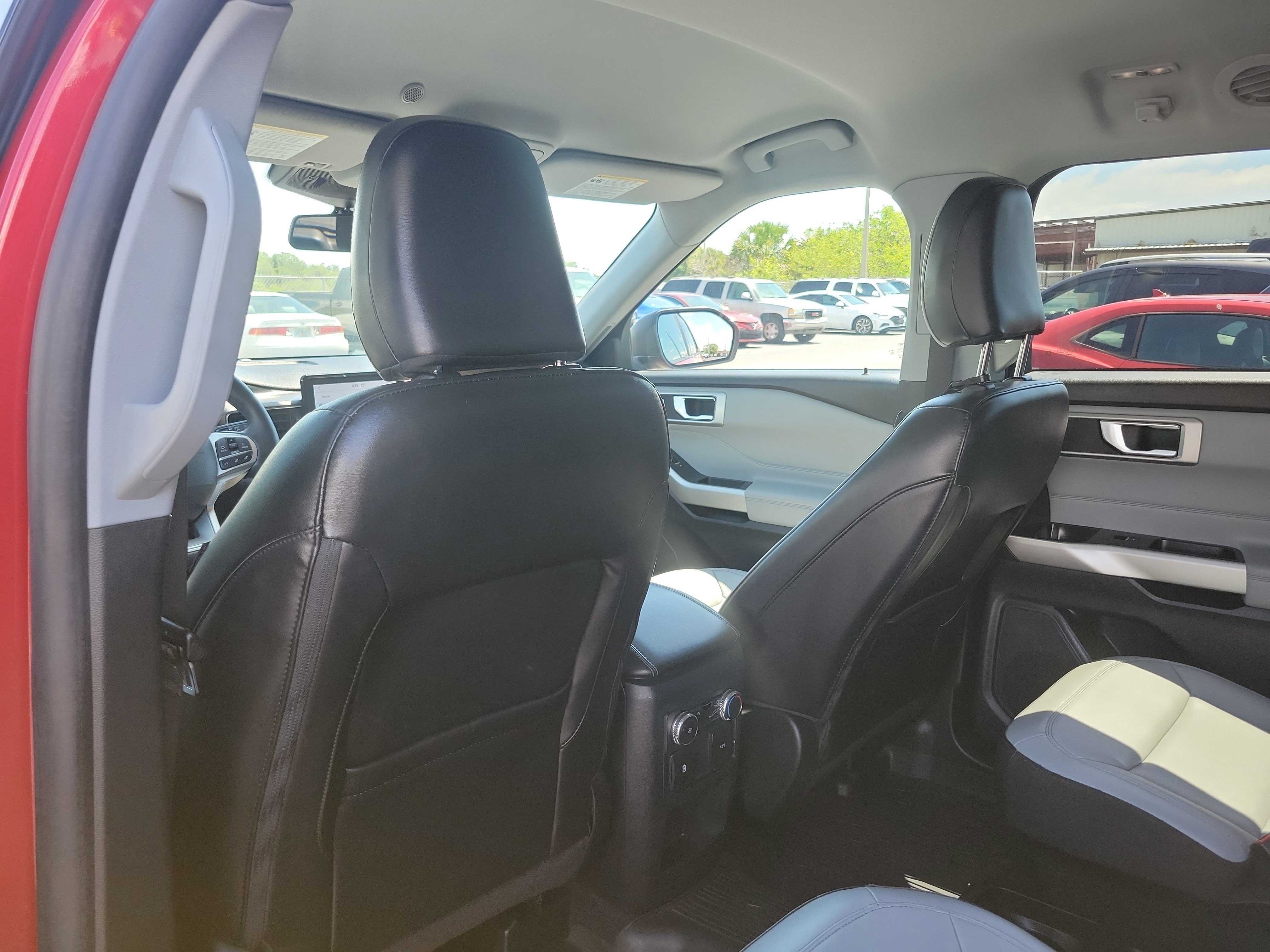 Used 2021 Ford Explorer XLT w/ Equipment Group 202A RWD image 17