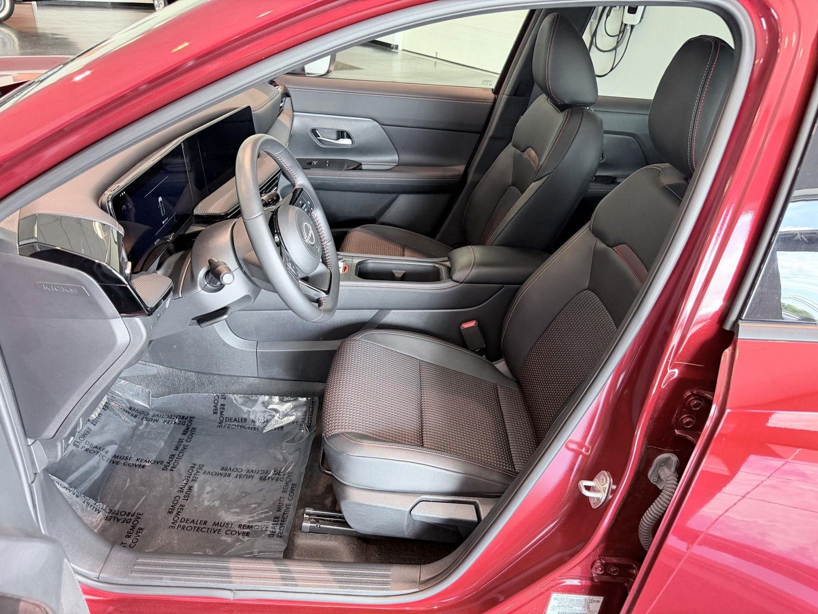 Used 2025 Nissan Kicks SR AWD/4WD image 34