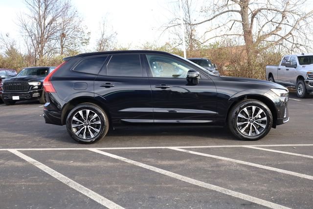 Used 2025 Volvo XC60 B5 Plus image 4