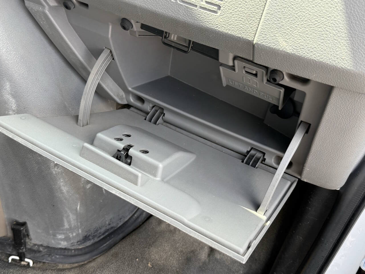 Used 2014 Ford E-250 and Econoline 250 w/ Power Group RWD image 8