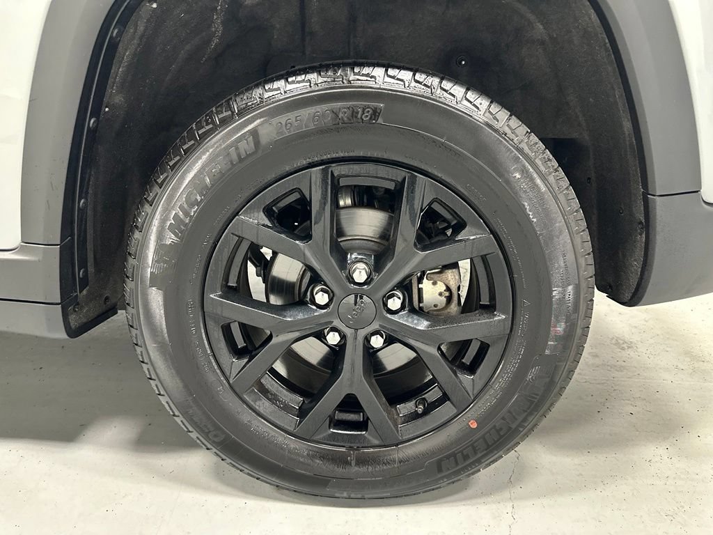 Used 2025 Jeep Grand Cherokee Altitude AWD/4WD image 57