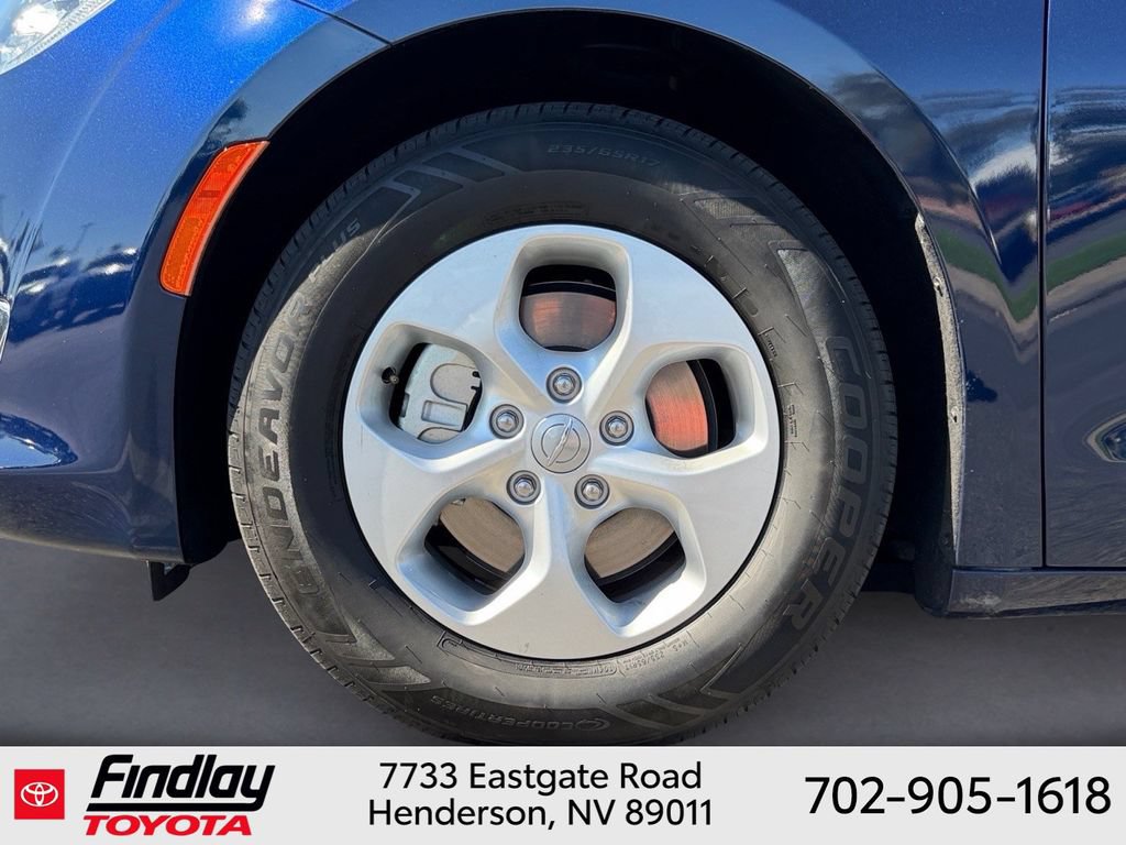 Used 2018 Chrysler Pacifica Touring-L FWD image 12